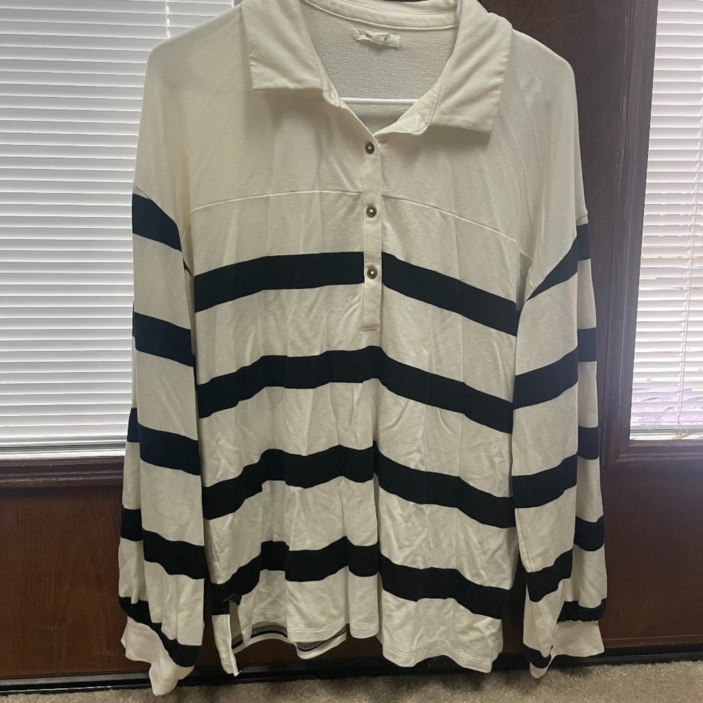 Maurice's women's collared shirt, size Large